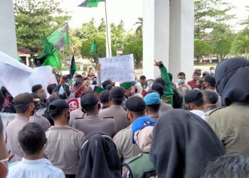 Minta UU Cipta Kerja Dicabut, HMI Merangin Geruduk Gedung Dewan