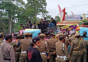 Hut Kabupaten Sarolangun ke-21 Diwarnai Aksi Unjuk Rasa