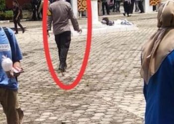 Kapolres Merangin Terciduk Kumpulkan Sampah Bekas Demo Mahasiswa