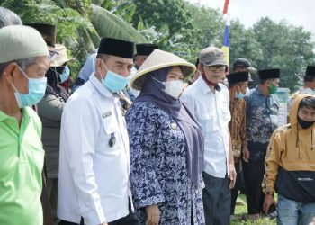Masnah Hadiri ‘Sedekah Payo, Turun ke Umo’ Gabungan Kelompok Tani Senaung