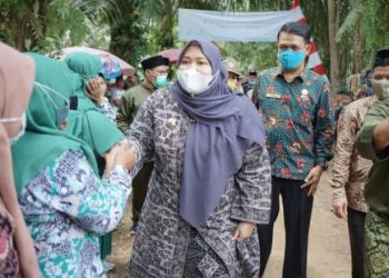 Masnah Busro Hadiri Sedekah Payo di Kecamatan Jaluko