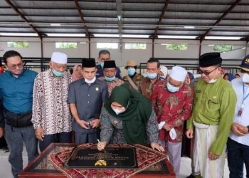 Bupati Masnah Resmikan Pasar Rakyat Sengeti