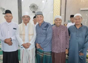 Bupati Anwar Sadat Berikan Bantuan Kursi Roda pada Safari Subuh di Masjid Ash-Shahabah