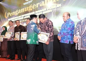 Capaian Kinerja di Bidang Informasi, Fadhil Arief Terima Kado Spesial Penganugerahan Keterbukaan Informasi Badan Publik