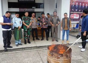 Asisten I Setda Pemkab Batanghari  Hadiri Pemusnahan Surat Suara