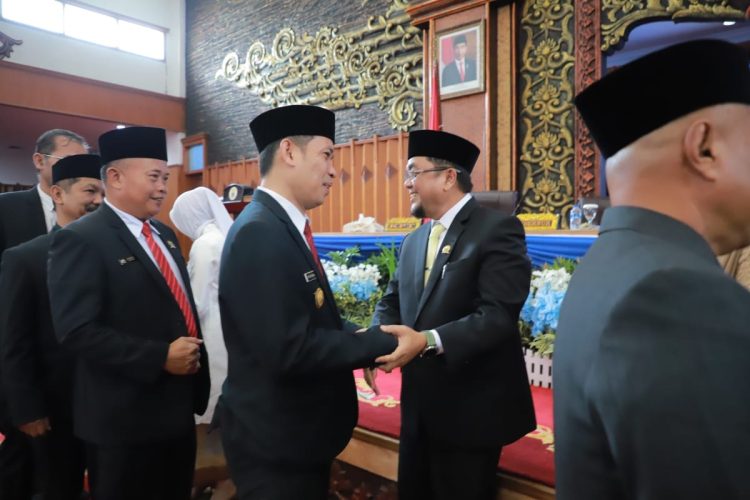 Pjs. Bupati Tanjab Barat Hadiri Pengucapan Sumpah Janji Pimpinan DPRD Provinsi Jambi