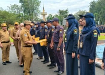 Al Haris Serahkan SK ke 625 PTT PUPR Jambi