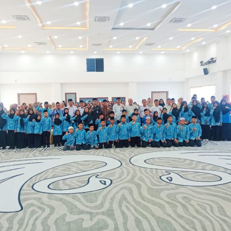 Diza Hazra Lepas Kafilah FASI XXII, Target Juara Umum dan Pembentukan Generasi Berakhlak